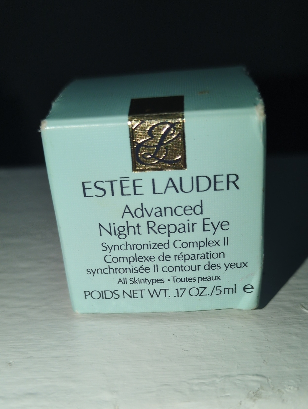 Estée Lauder Advanced Night Repair Eye Primer in Light Aqua Box